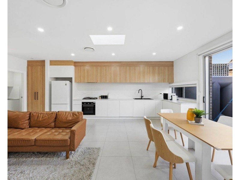 4/6 Kalimna Street, Moorebank NSW 2170