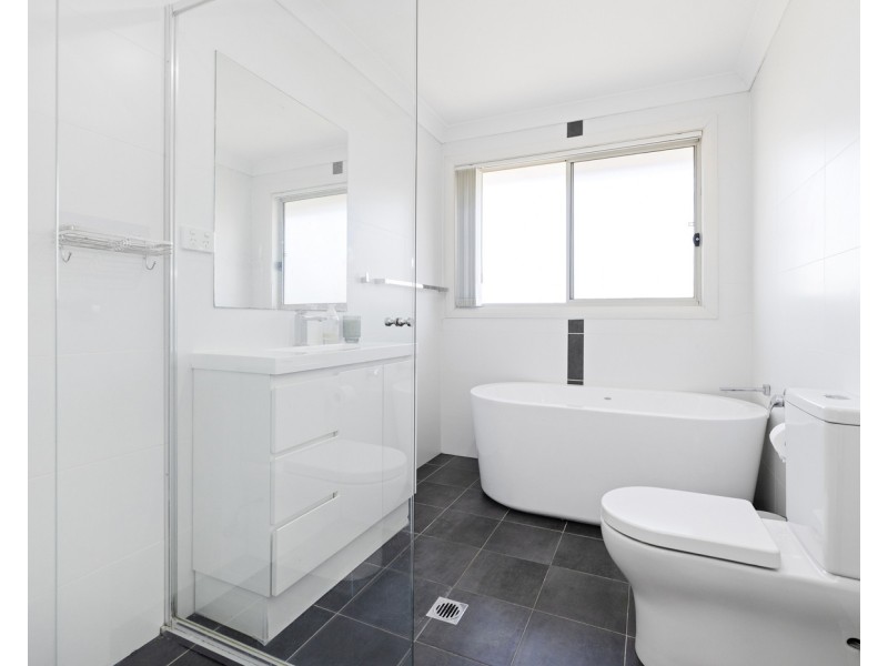 14b Brain Avenue, Lurnea NSW 2170
