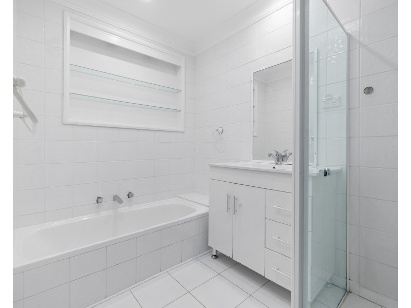 11 Oliveri Crescent, Green Valley NSW 2168