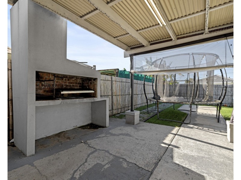 11 Oliveri Crescent, Green Valley NSW 2168