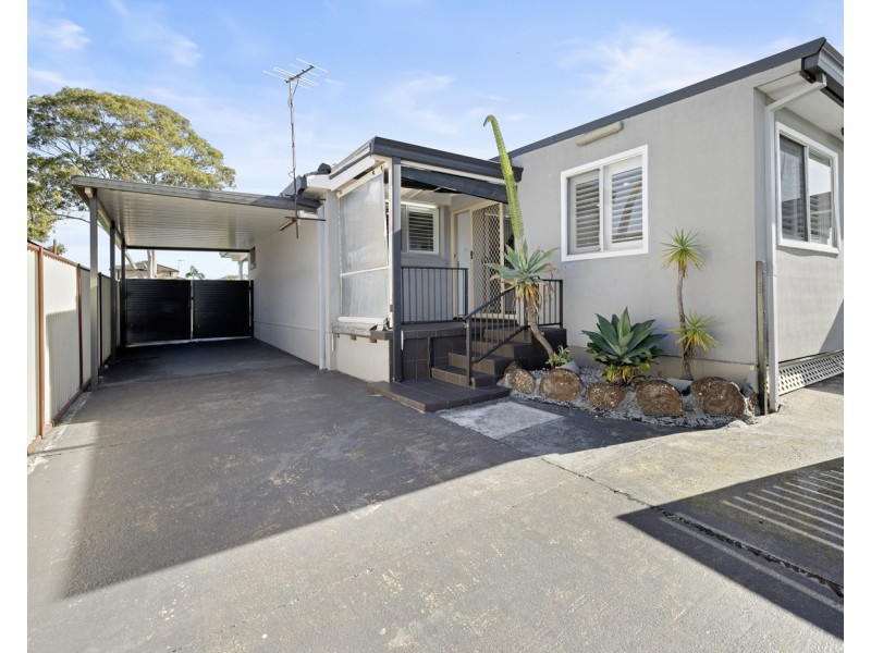 11 Oliveri Crescent, Green Valley NSW 2168
