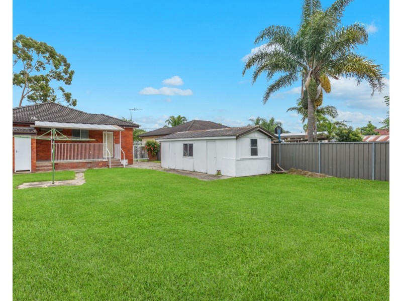 21 Weir Crescent, Lurnea NSW 2170