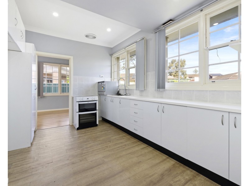 9 Falcon Place, Ingleburn NSW 2565