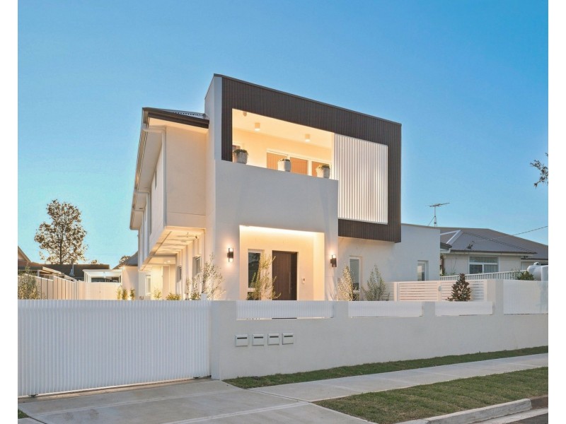 2/4 Glenwari Street, Sadleir NSW 2168