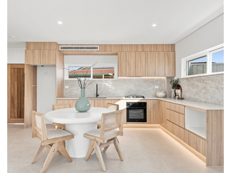 2/4 Glenwari Street, Sadleir NSW 2168