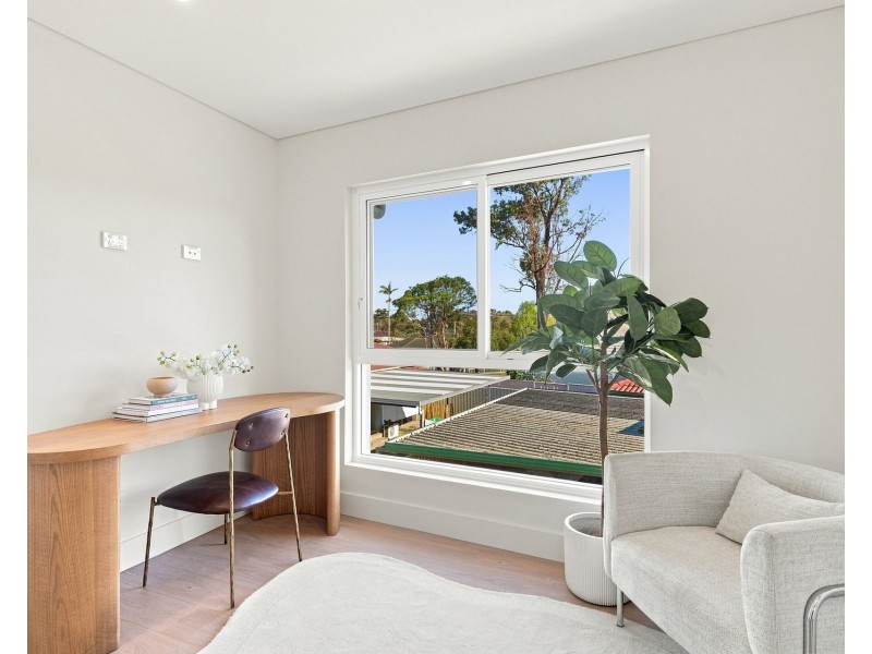 2/4 Glenwari Street, Sadleir NSW 2168