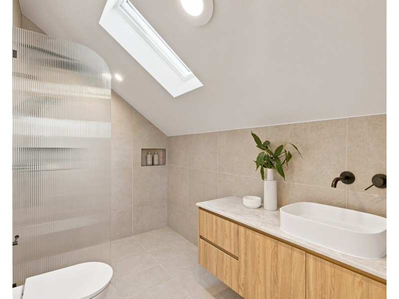 4/4 Glenwari Street, Sadleir NSW 2168