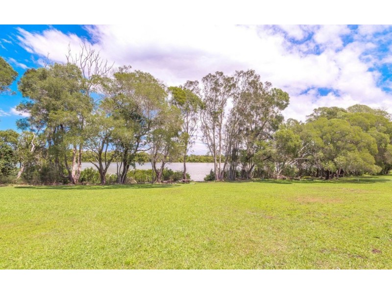 304 Iluka Road, Woombah NSW 2469