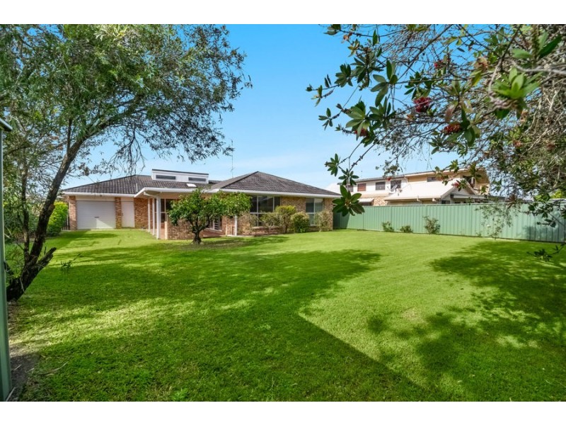 32 Victoria Ave, Pottsville NSW 2489