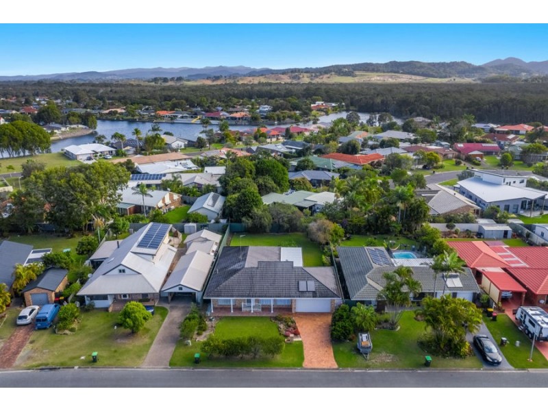 32 Victoria Ave, Pottsville NSW 2489