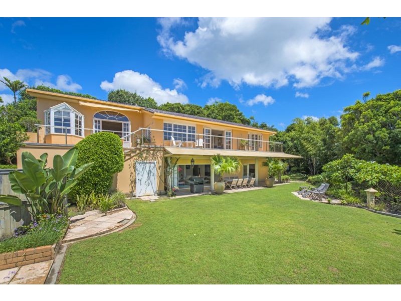 2 Sapphire Crescent, Sapphire Beach NSW 2450