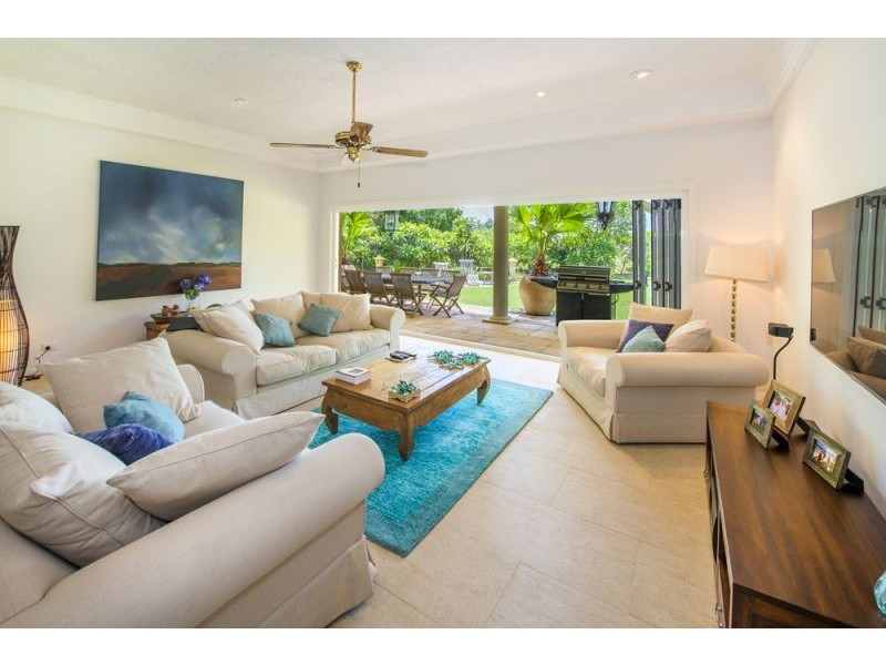 2 Sapphire Crescent, Sapphire Beach NSW 2450