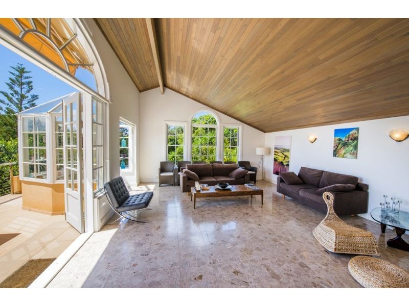 2 Sapphire Crescent, Sapphire Beach NSW 2450