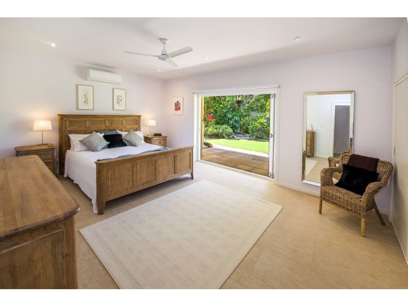 2 Sapphire Crescent, Sapphire Beach NSW 2450