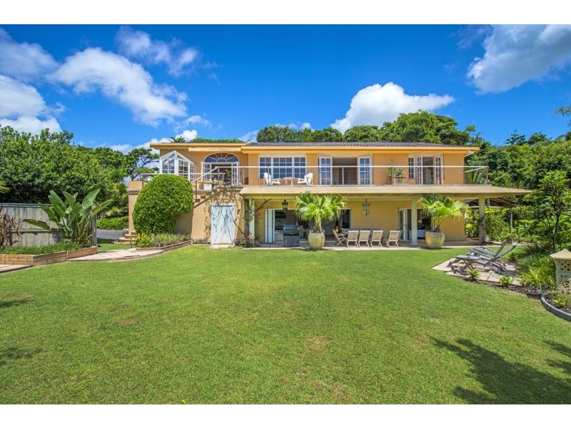 2 Sapphire Crescent, Sapphire Beach NSW 2450