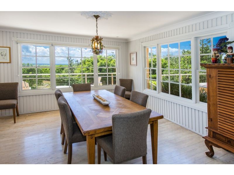 2 Sapphire Crescent, Sapphire Beach NSW 2450