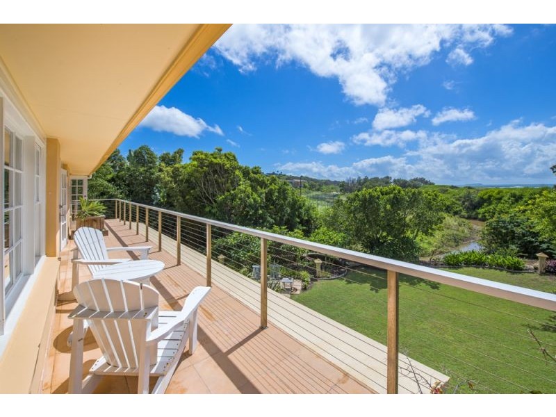 2 Sapphire Crescent, Sapphire Beach NSW 2450