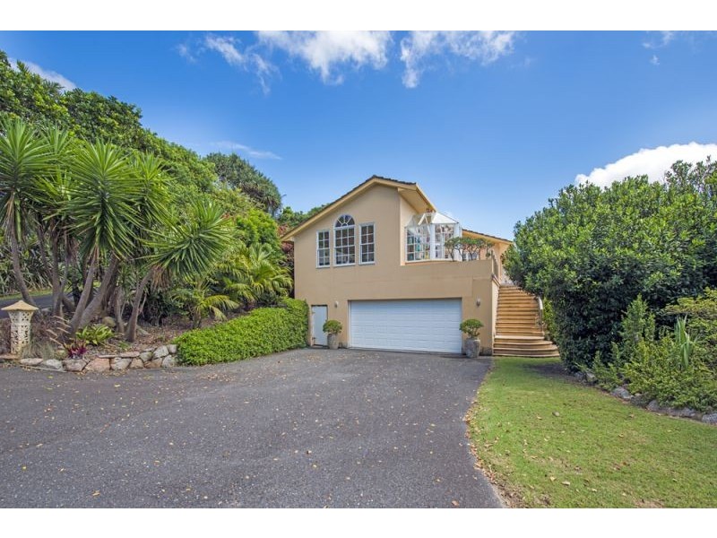 2 Sapphire Crescent, Sapphire Beach NSW 2450