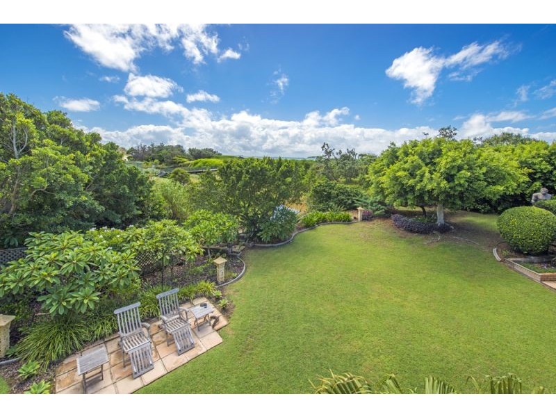 2 Sapphire Crescent, Sapphire Beach NSW 2450