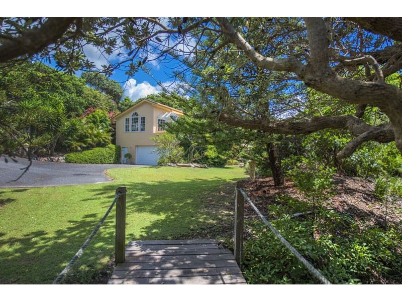 2 Sapphire Crescent, Sapphire Beach NSW 2450