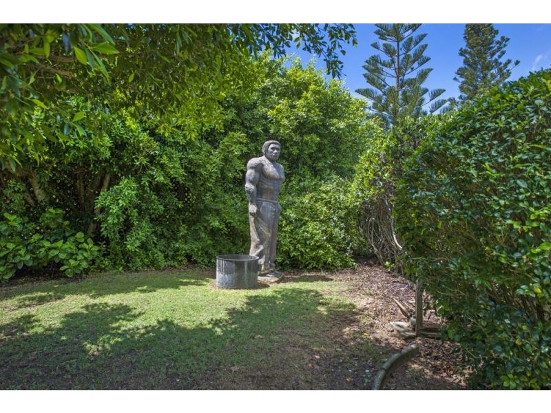 2 Sapphire Crescent, Sapphire Beach NSW 2450