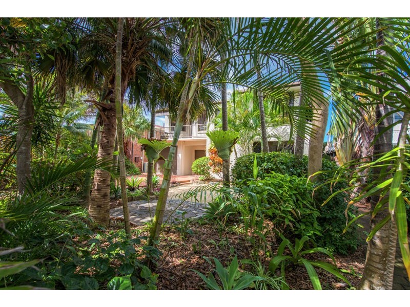 11 Emerald Avenue, Sapphire Beach NSW 2450