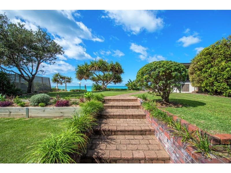 11 Emerald Avenue, Sapphire Beach NSW 2450