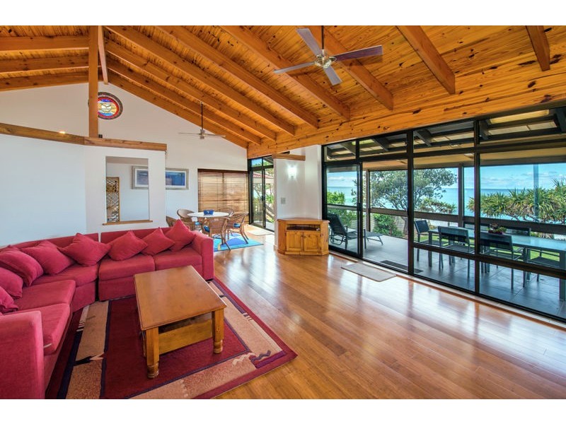 11 Emerald Avenue, Sapphire Beach NSW 2450