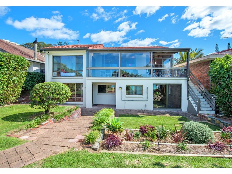 11 Emerald Avenue, Sapphire Beach NSW 2450