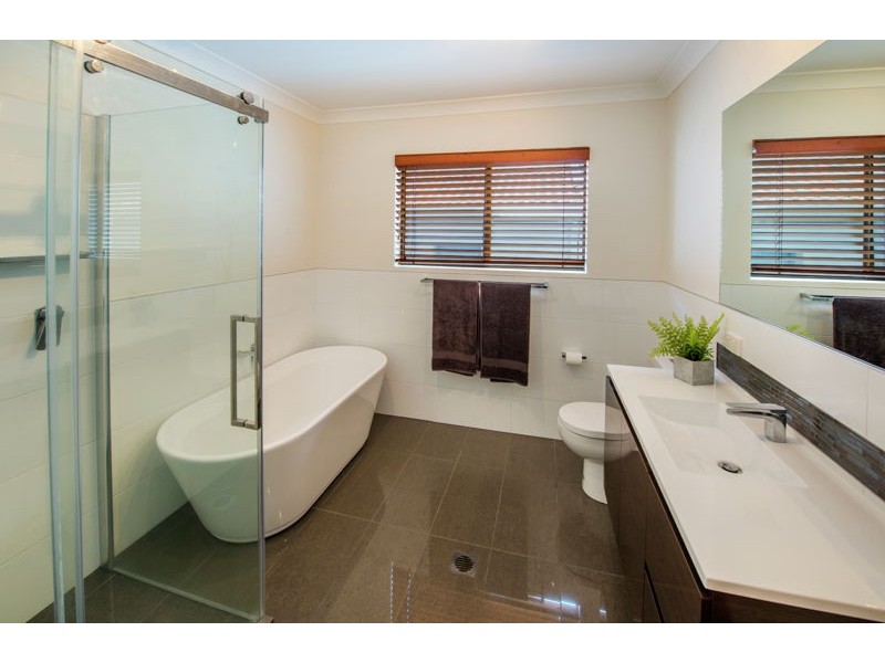 11 Emerald Avenue, Sapphire Beach NSW 2450
