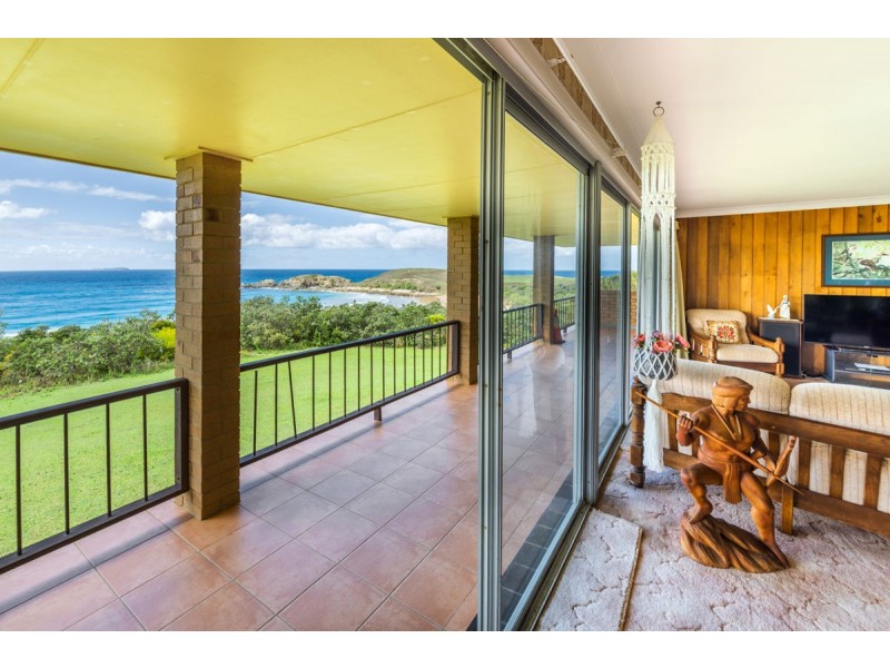 1 Lighthouse Crescent, Emerald Beach NSW 2456