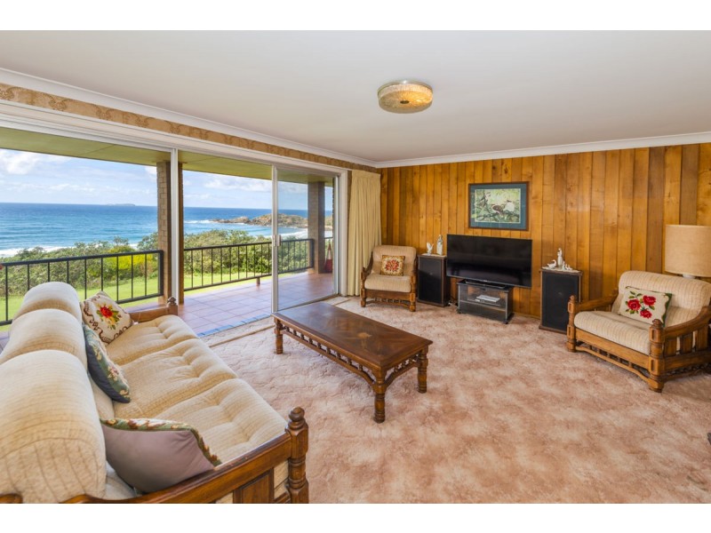 1 Lighthouse Crescent, Emerald Beach NSW 2456