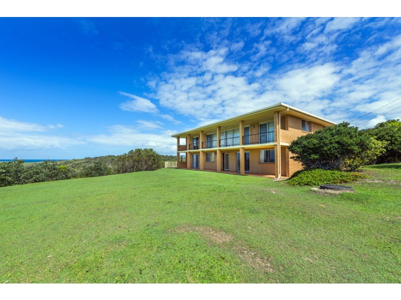 1 Lighthouse Crescent, Emerald Beach NSW 2456