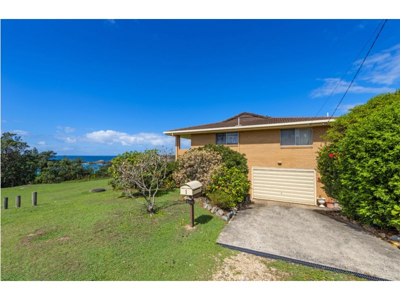 1 Lighthouse Crescent, Emerald Beach NSW 2456