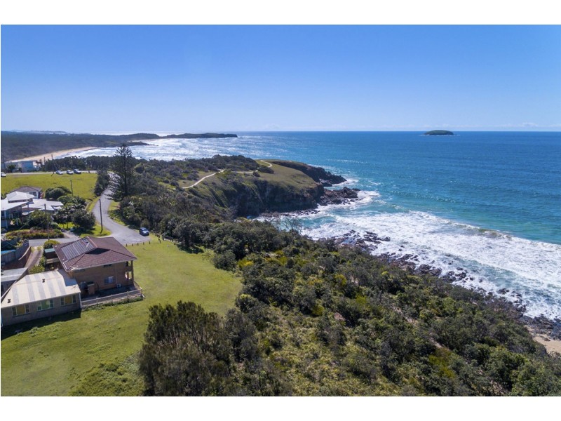 1 Lighthouse Crescent, Emerald Beach NSW 2456