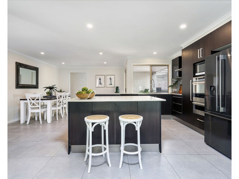 3 Bellbrook Close, Robina QLD 4226