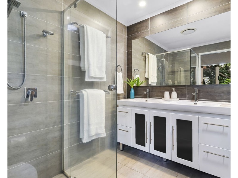 3 Bellbrook Close, Robina QLD 4226