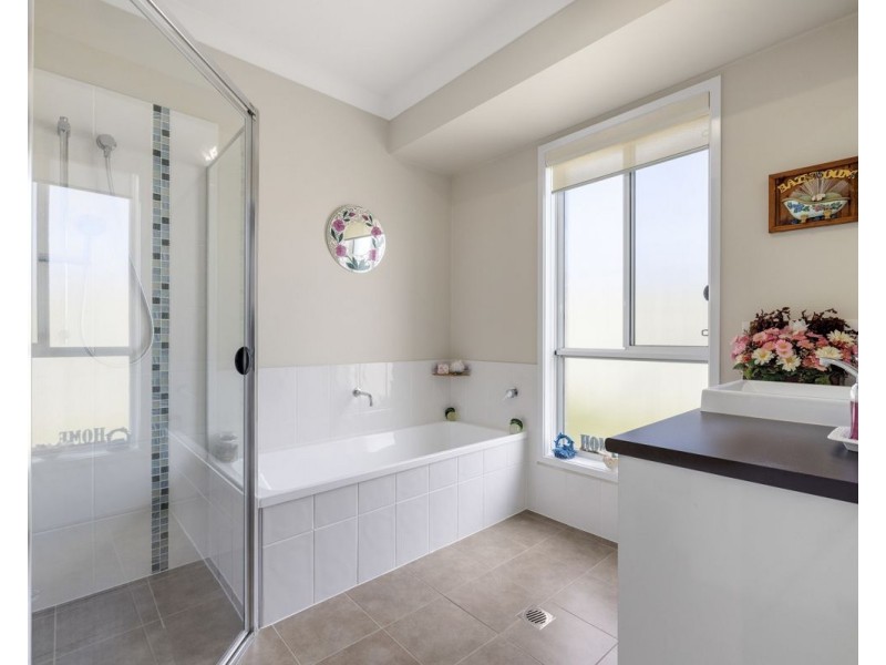 17 Rowe Drive, Macksville NSW 2447