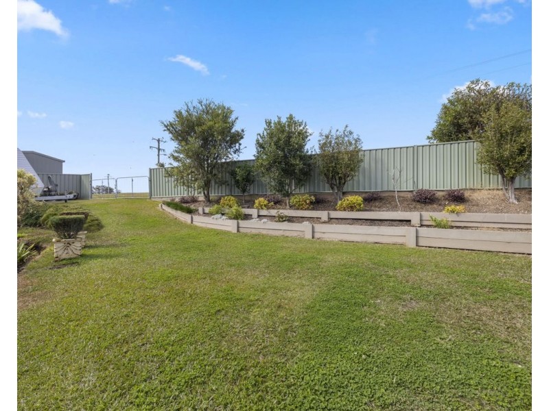 17 Rowe Drive, Macksville NSW 2447