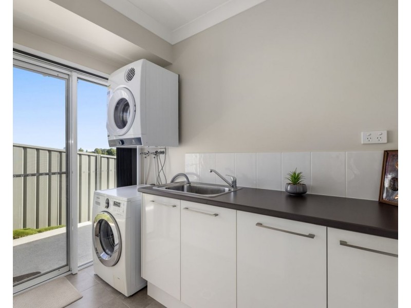 17 Rowe Drive, Macksville NSW 2447