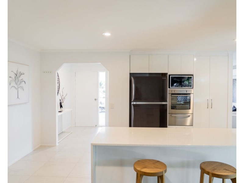 6 Bellbrook Close, Robina QLD 4226