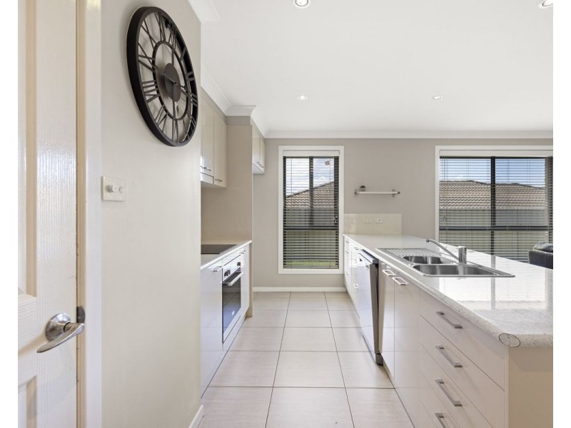 12 Preston Drive, Macksville NSW 2447