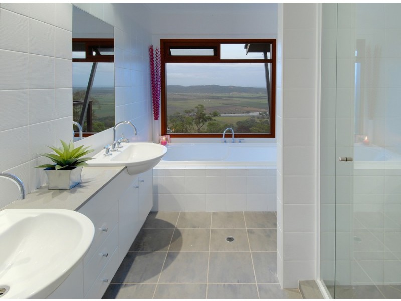 175 Ocean Vista Drive, Maroochy River QLD 4561