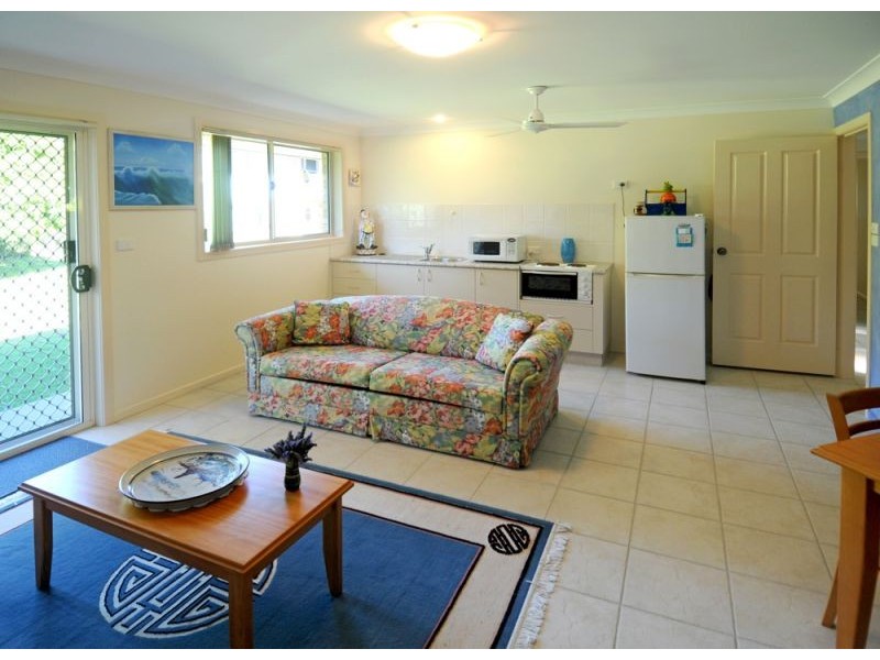 16 Marandowie Drive, Iluka NSW 2466