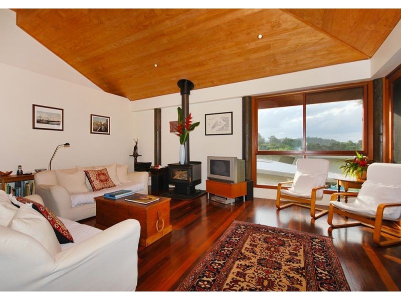 42 Tongarra Drive, Ocean Shores NSW 2483