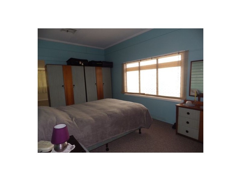 64 Oak Street, Moree NSW 2400