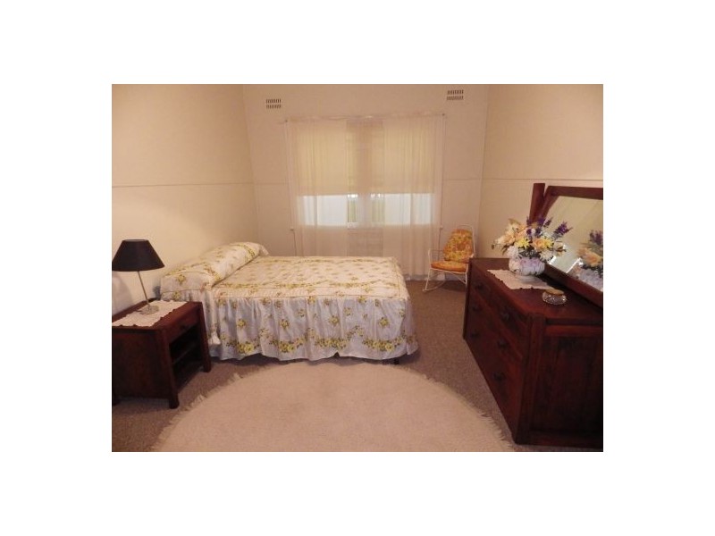 64 Oak Street, Moree NSW 2400