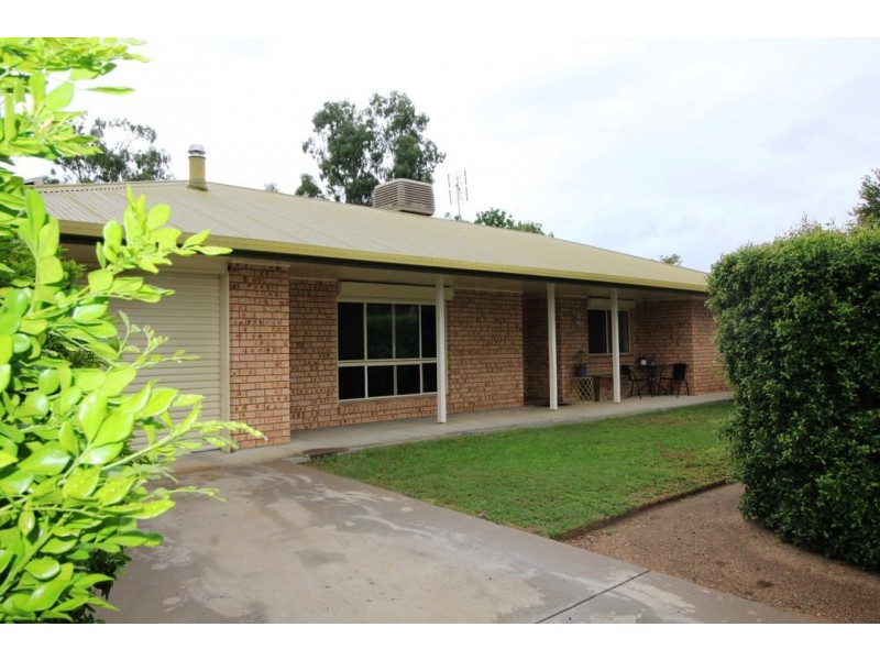 4 CALLAILLE AVENUE, Moree NSW 2400