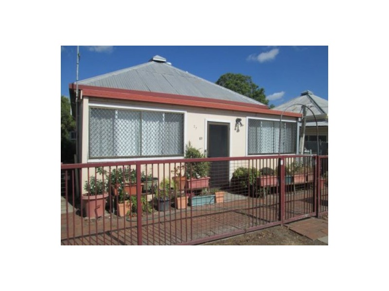 27 OAK STREET, Moree NSW 2400