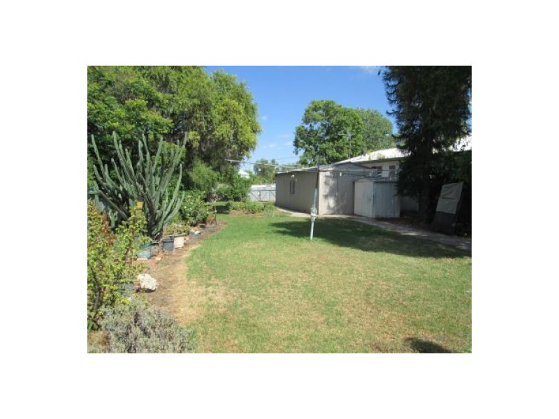 27 OAK STREET, Moree NSW 2400